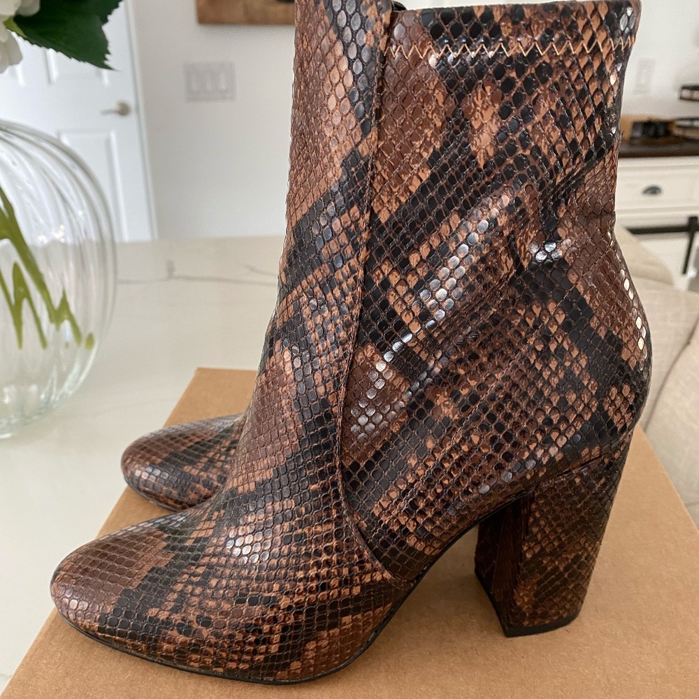 ALDO Womens Brown Snake-Embossed Cushioned Aurella Almond Toe Block Heel Size 7